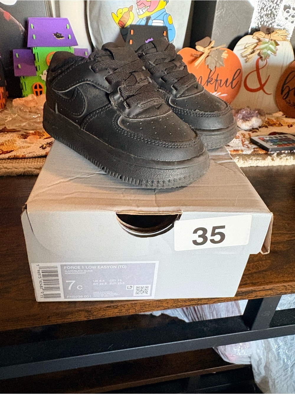 Nike Kids Black Low-Top Sneakers with Subtle Stitch Detailing